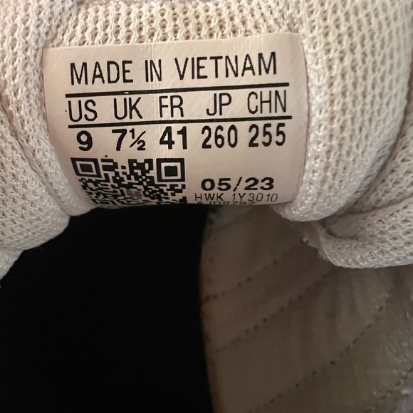 Adidas Sambas White and Black Sneakers - Picture 5 of 5